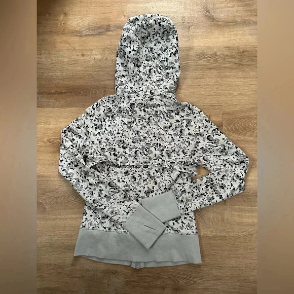 Lululemon After Asana Hoodie Size 4 Not So Petite Fleur Silver Spoon - Picture 10 of 16